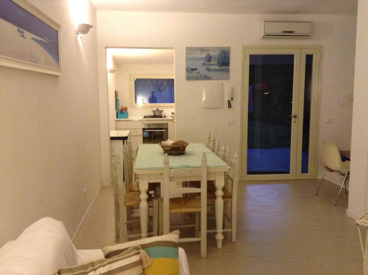 Deliziosa Villa 150 Metri Dal Mare Куарту-Сант'Елена Екстер'єр фото